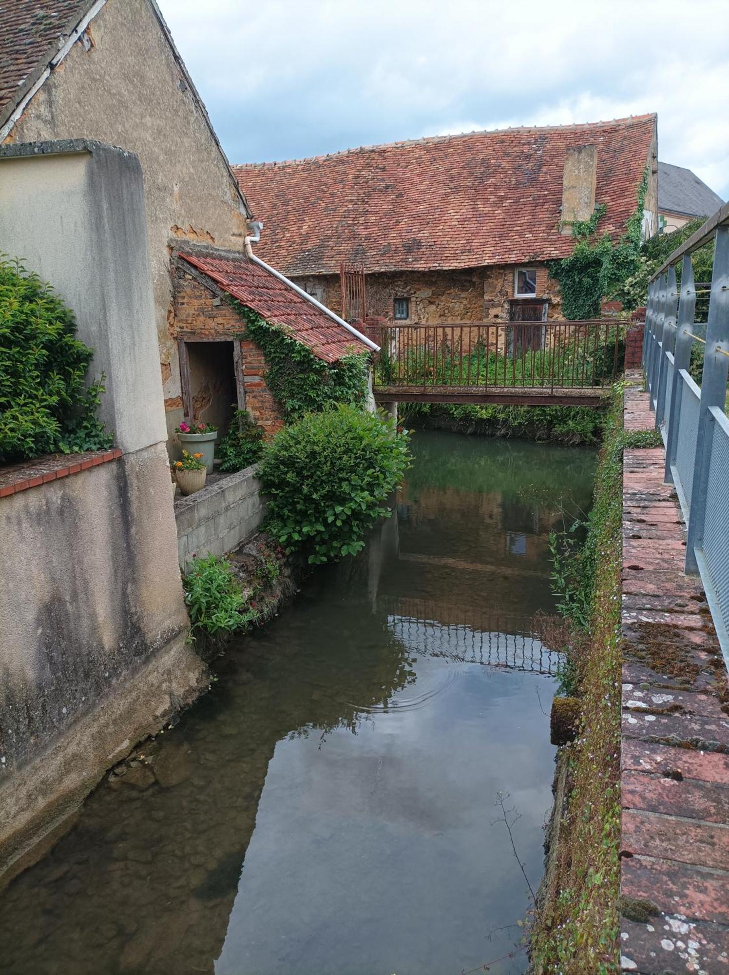 La Maison Au Bord De L'Eau Gracay エクステリア 写真